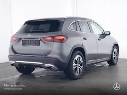 Grau Gebraucht 2024 Mercedes GLA180 Progressive SUV | 37.990 € (Fairer Preis)