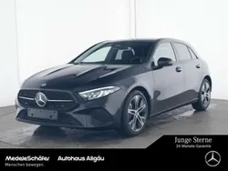 Lack kosmosschwarz (metallic) Gebraucht 2024 Mercedes A200 Limousine | 33.769 € (Teuer)