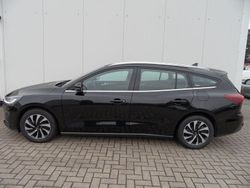 Schwarz metallic Gebraucht 2024 Ford Focus Titanium | 21.490 € (Guter Preis)