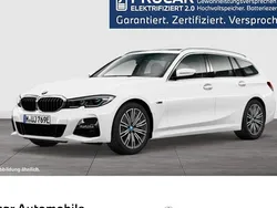 Weiß Gebraucht 2022 BMW 330e M Sport Kombi | 33.600 € (Fairer Preis)