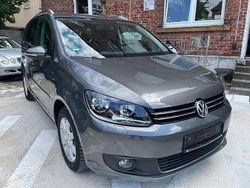 Grau Gebraucht 2014 VW Touran Life Van / Kleinbus | 9.300 € (Fairer Preis)