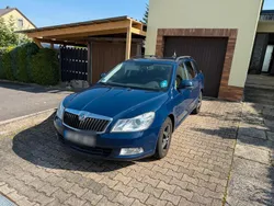 Blau Gebraucht 2012 Skoda Octavia Kombi | 3.800 € (Guter Preis)