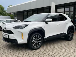 Weiß Gebraucht 2022 Toyota Yaris Cross Team SUV | 24.990 € (Fairer Preis)
