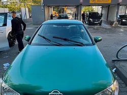 Grau Gebraucht 2002 Nissan Almera Tino Van / Kleinbus | 1.200 € (Guter Preis)