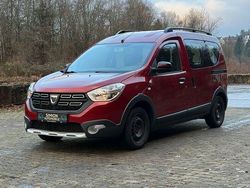 Rot Gebraucht 2019 Dacia Dokker Prestige Van / Kleinbus | 12.999 € (Fairer Preis)