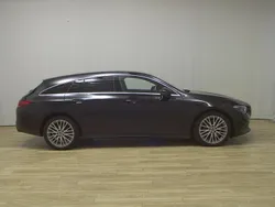 Nachtschwarz uni Gebraucht 2023 Mercedes CLA200 Shooting Brake Progressive Kombi | 25.780 € (Guter Preis)