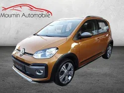 Gold Gebraucht 2017 VW cross up! Kleinwagen | 13.990 €