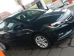 Grün Gebraucht 2016 Opel Astra Kombi | 5.000 € (Fairer Preis)