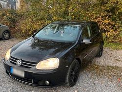 Schwarz Gebraucht 2005 VW Golf V Kleinwagen | 2.500 € (Fairer Preis)