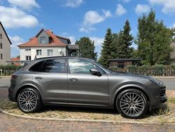 Grau Gebraucht 2019 Porsche Cayenne SUV | 59.000 € (Teuer)