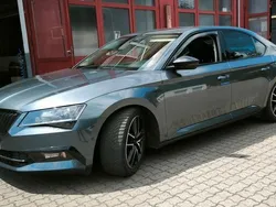 Grau Gebraucht 2015 Skoda Superb LAURIN & KLEMENT Limousine | 16.150 € (Fairer Preis)