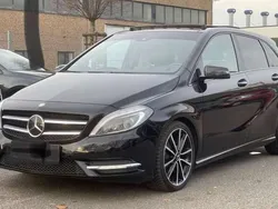 Schwarz Gebraucht 2012 Mercedes B200 Edition 1 Van / Kleinbus | 10.490 € (Fairer Preis)