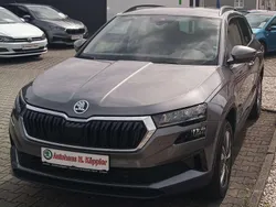 Graphit grau metallic Gebraucht 2023 Skoda Karoq Style SUV | 28.450 € (Guter Preis)