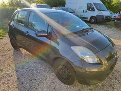 Grau Gebraucht 2009 Toyota Yaris Cool Limousine | 1.800 € (Fairer Preis)