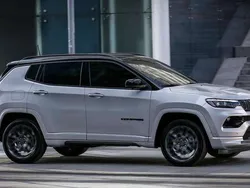 Silber Gebraucht 2022 Jeep Compass SUV | 32.500 € (Teuer)