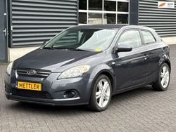 Grau Gebraucht 2010 Kia ProCeed Kleinwagen | 1.999 €