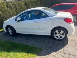Weiß Gebraucht 2015 Peugeot 207 CC Cabrio | 7.500 € (Etwas zu teuer)