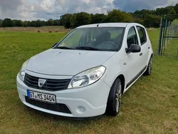 Weiß Gebraucht 2009 Dacia Sandero Kleinwagen | 1.800 € (Fairer Preis)