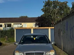 Grau Gebraucht 2006 Mercedes C220 Limousine | 4.000 € (Etwas zu teuer)