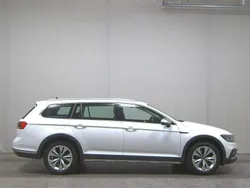 Weiss Gebraucht 2021 VW Passat Alltrack Kombi | 24.480 € (Guter Preis)