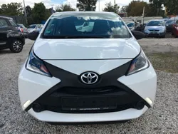 Weiß Gebraucht 2016 Toyota Aygo Kleinwagen | 4.999 € (Fairer Preis)