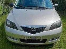 Silber Gebraucht 2006 Mazda 2 Limousine | 1.450 €