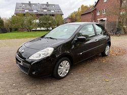 Schwarz Gebraucht 2011 Renault Clio II Authentique Limousine | 4.500 € (Etwas zu teuer)