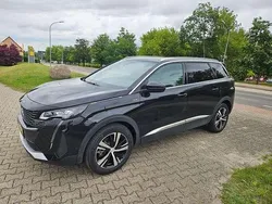 Schwarz perla nera metallic Gebraucht 2024 Peugeot 5008 GT Van / Kleinbus | 28.950 € (Superpreis)