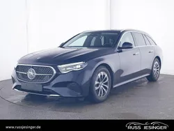 Blau Gebraucht 2024 Mercedes E220 Avantgarde Limousine | 49.880 € (Guter Preis)