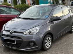 Grau Gebraucht 2015 Hyundai i10 Kleinwagen | 7.900 € (Fairer Preis)