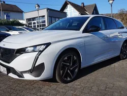 Okenitweiß (metallic) Gebraucht 2024 Peugeot 308 Allure Kombi | 26.800 € (Fairer Preis)