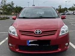 Rot Gebraucht 2010 Toyota Auris Limousine | 6.100 € (Etwas zu teuer)