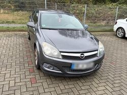 Grau Gebraucht 2009 Opel Astra GTC Limousine | 1.500 € (Guter Preis)