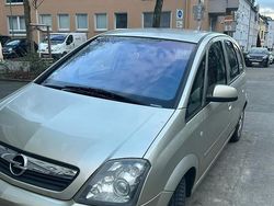 Gold Gebraucht 2006 Opel Meriva Van / Kleinbus | 900 € (Guter Preis)