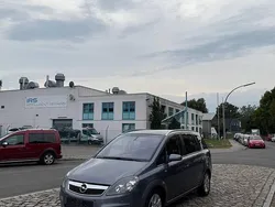 Grau Gebraucht 2007 Opel Zafira Van / Kleinbus | 3.200 €