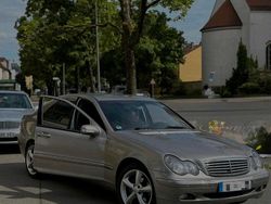 Grau Gebraucht 2004 Mercedes C200 Limousine | 2.200 € (Fairer Preis)