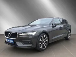 Grau Gebraucht 2020 Volvo V60 Momentum Kombi | 29.990 € (Etwas zu teuer)