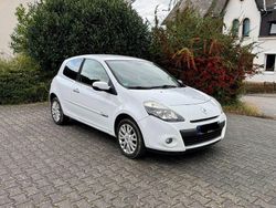 Weiß Gebraucht 2009 Renault Clio II Limousine | 2.450 € (Fairer Preis)