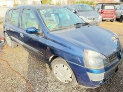 Blau Gebraucht 2002 Renault Clio II Kleinwagen | 1.650 € (Guter Preis)