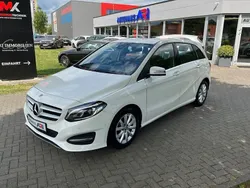 Weiß Gebraucht 2018 Mercedes B180 Van / Kleinbus | 13.800 € (Fairer Preis)