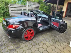 Schwarz Gebraucht 2016 Mercedes SLC300 Cabrio | 25.900 € (Fairer Preis)