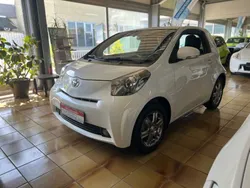 Weiß Gebraucht 2009 Toyota iQ Basis Kleinwagen | 5.950 € (Etwas zu teuer)