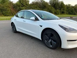 Weiß Gebraucht 2021 Tesla Model 3 Long Range RWD Limousine | 26.999 € (Fairer Preis)