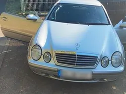Silber Gebraucht 1999 Mercedes CLK230 Elegance Coupé | 14.100 €
