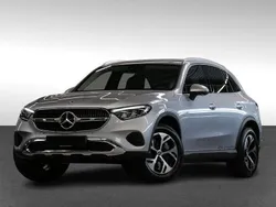 Blau Gebraucht 2024 Mercedes GLC300e Limousine | 58.190 €
