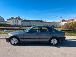 Grau Gebraucht 1993 BMW 316 Limousine | 7.150 €