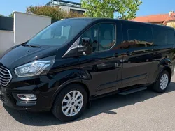 Schwarz Gebraucht 2022 Ford Tourneo Titanium Van / Kleinbus | 35.688 € (Fairer Preis)