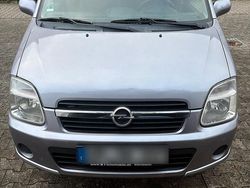 Silber Gebraucht 2003 Opel Agila Kleinwagen | 749 €