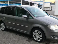 Grau Gebraucht 2009 VW Touran Highline Van / Kleinbus | 5.500 € (Teuer)