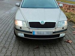 Gold Gebraucht 2006 Skoda Octavia Limousine | 2.300 € (Teuer)